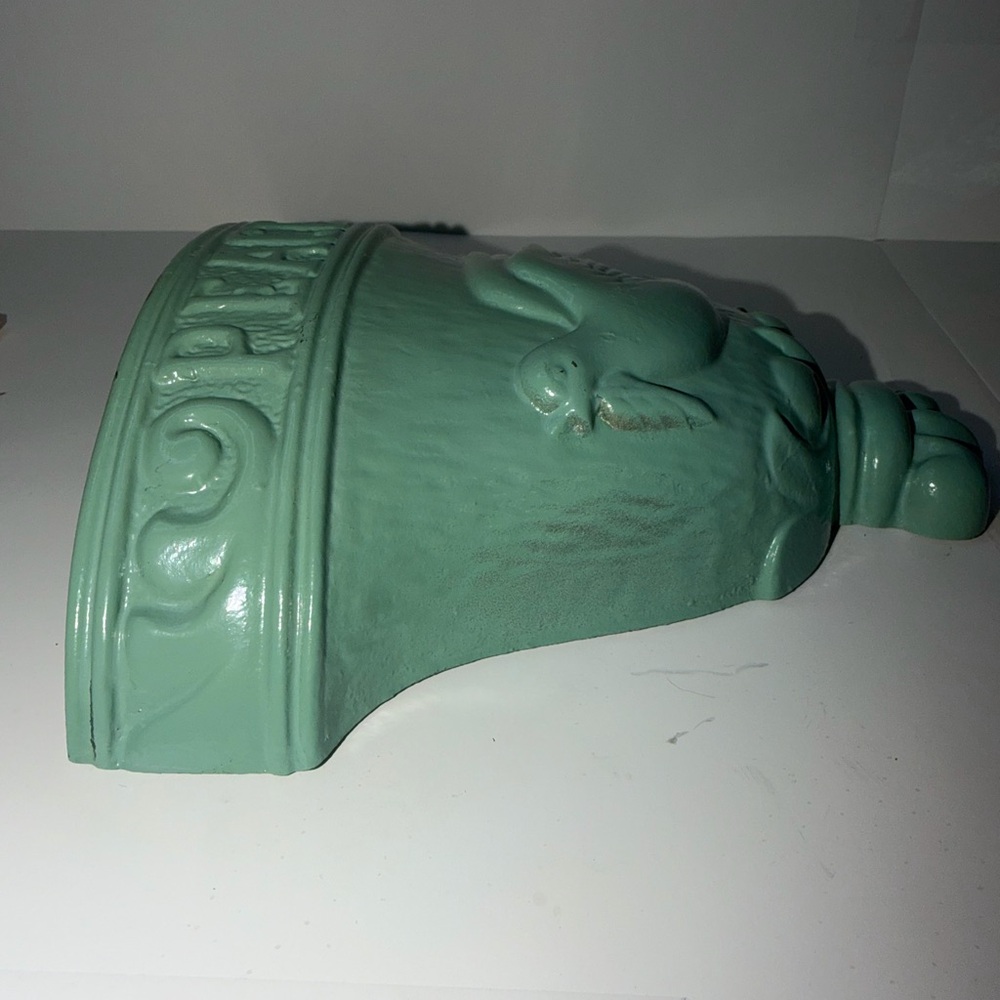 Vintage 1976 Royal Creations Metal Wall Pocket - Peace Dove - Custom sage green - Picture 3 of 11